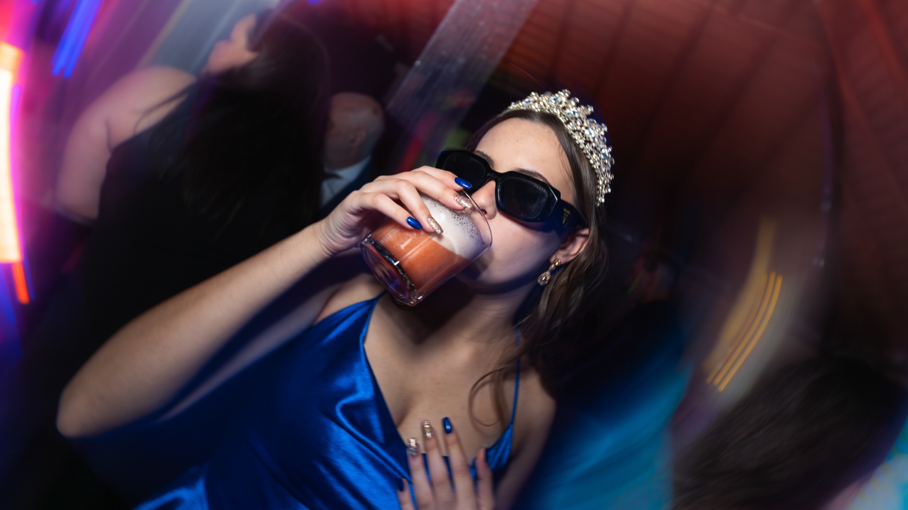 Fiesta de 15 • Tiara, Gafas y Pista Nocturna
