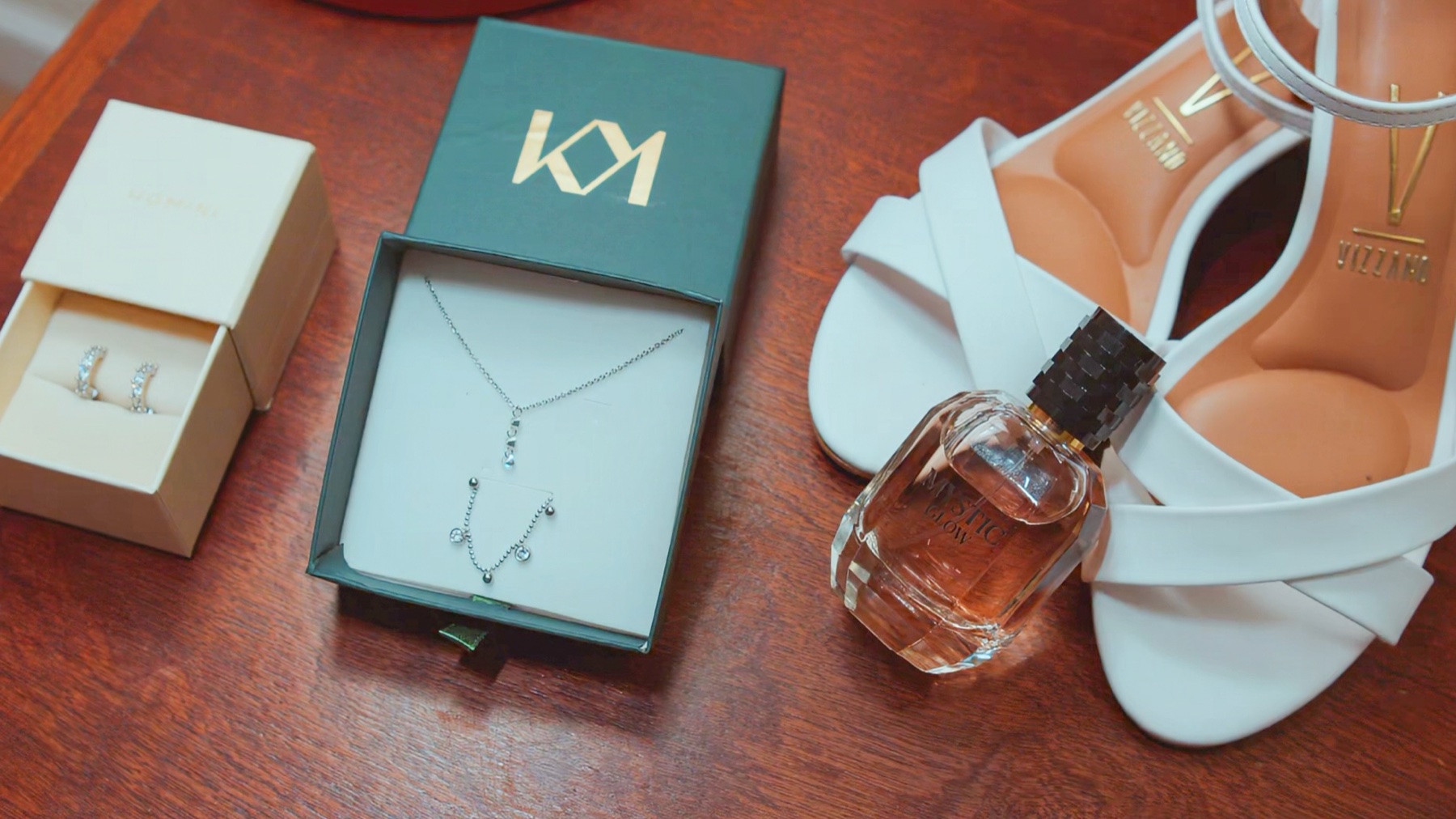 Detalles y Preparación • Joyas y Calzado de Gala