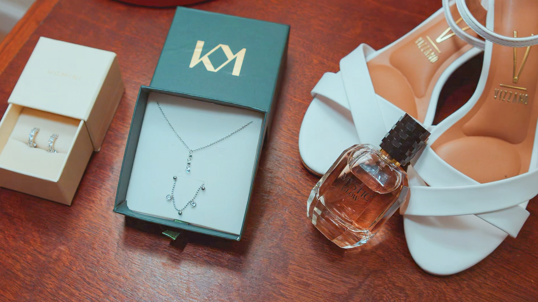 Alianzas y joyas de boda en el getting ready